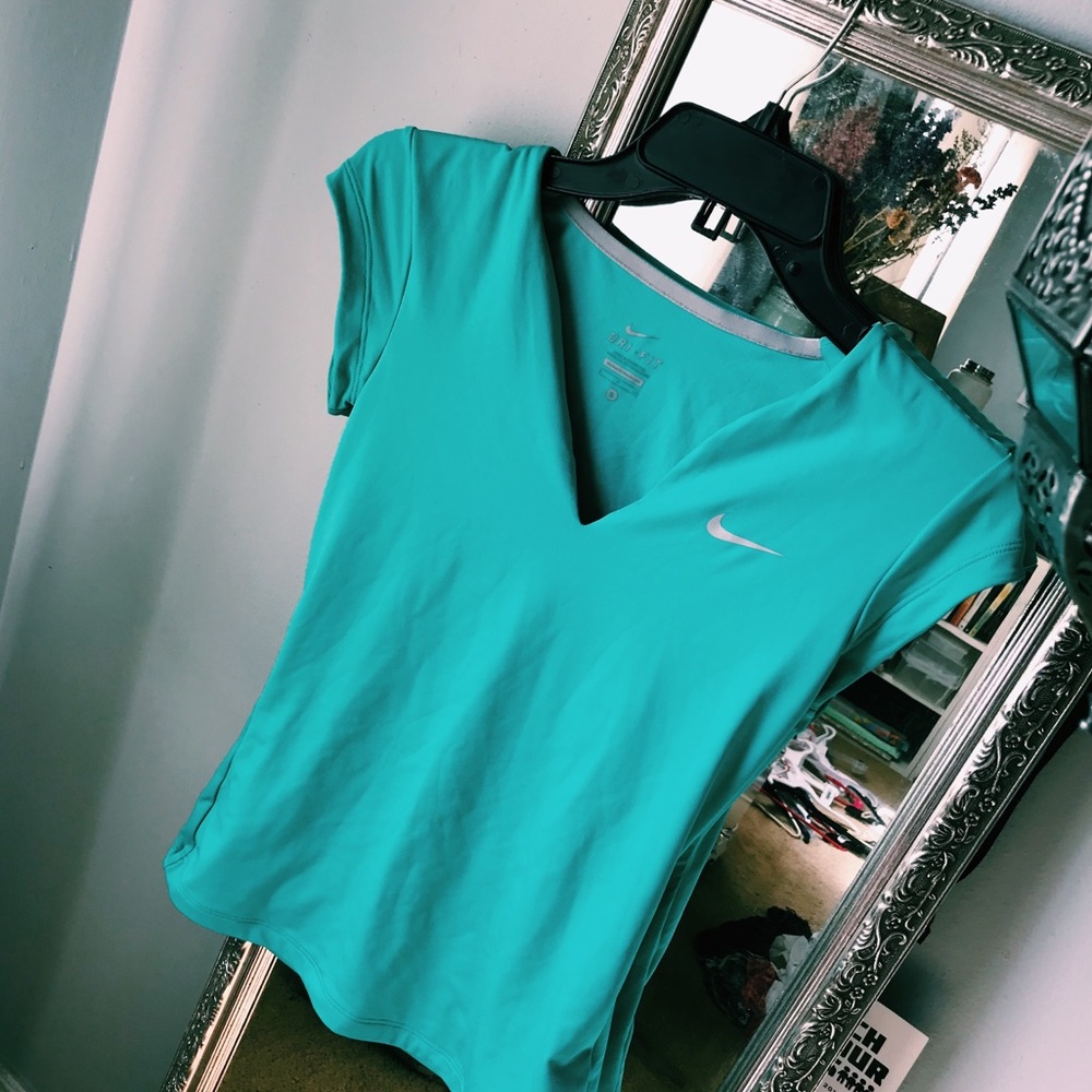 NIKE TENNIS TOP